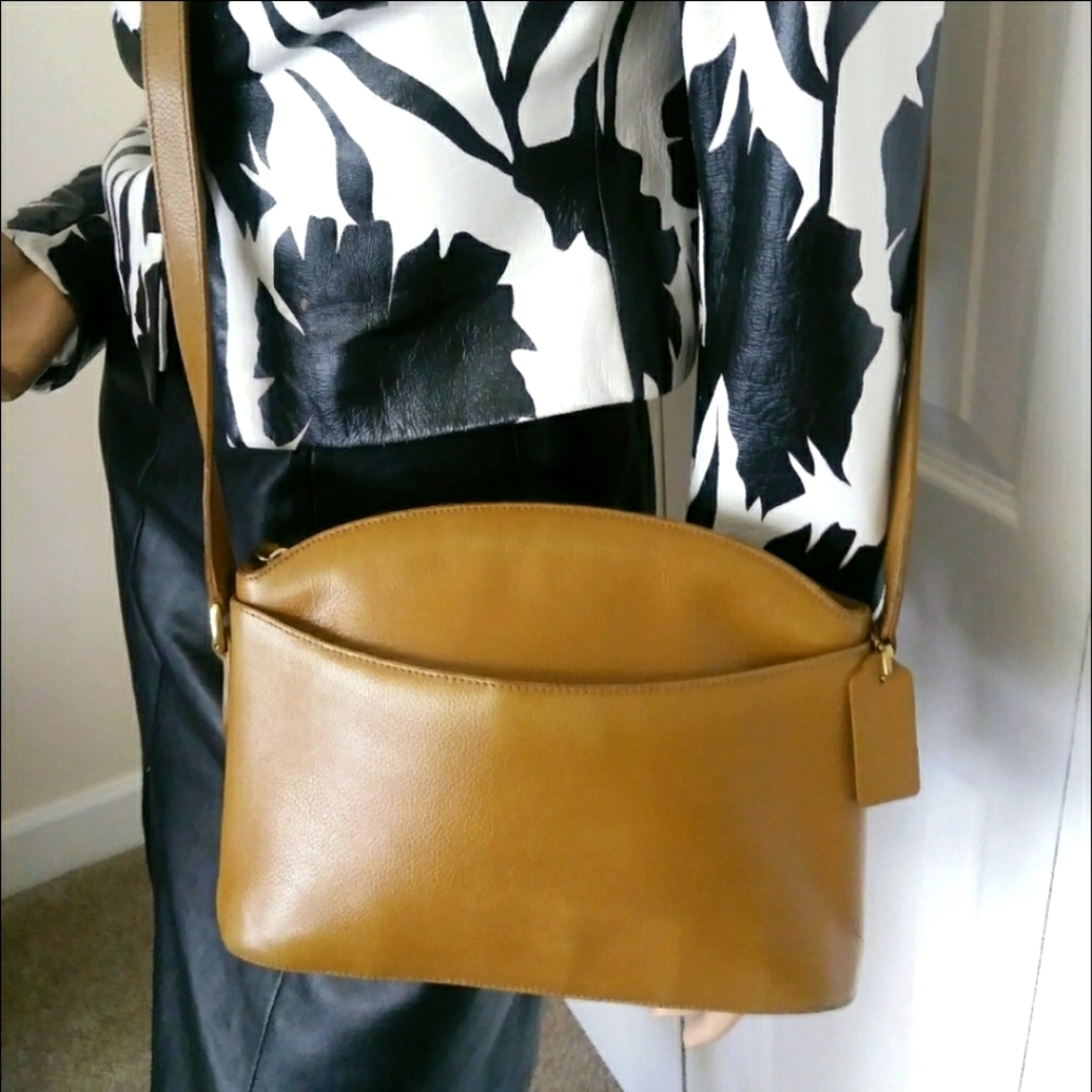 CLASSY VINTAGE COACH MADISON COLLECTION REGIS BAG